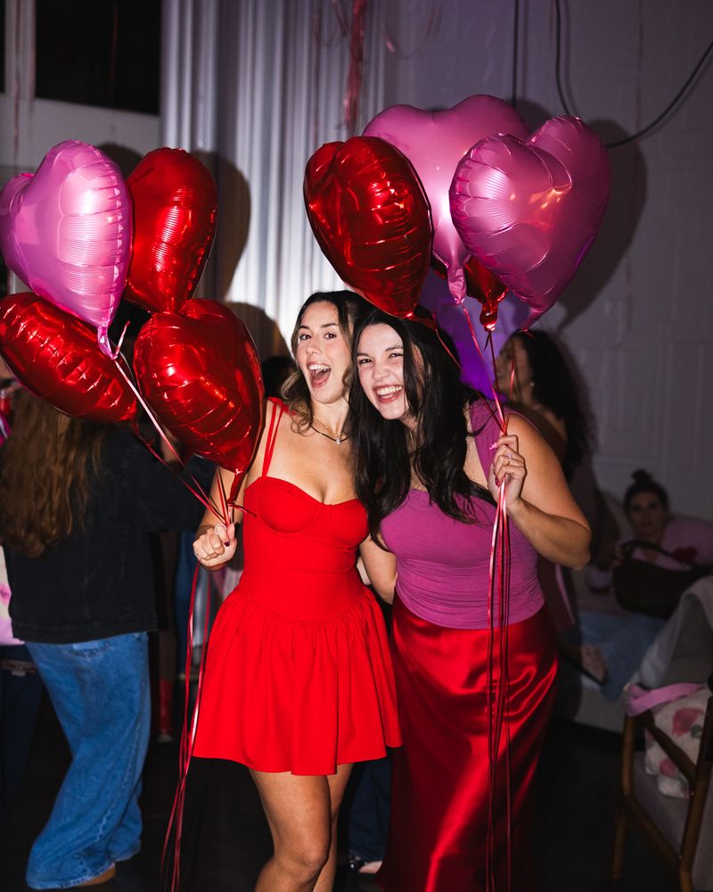 Shoshana and Melissa, girlgroup founders